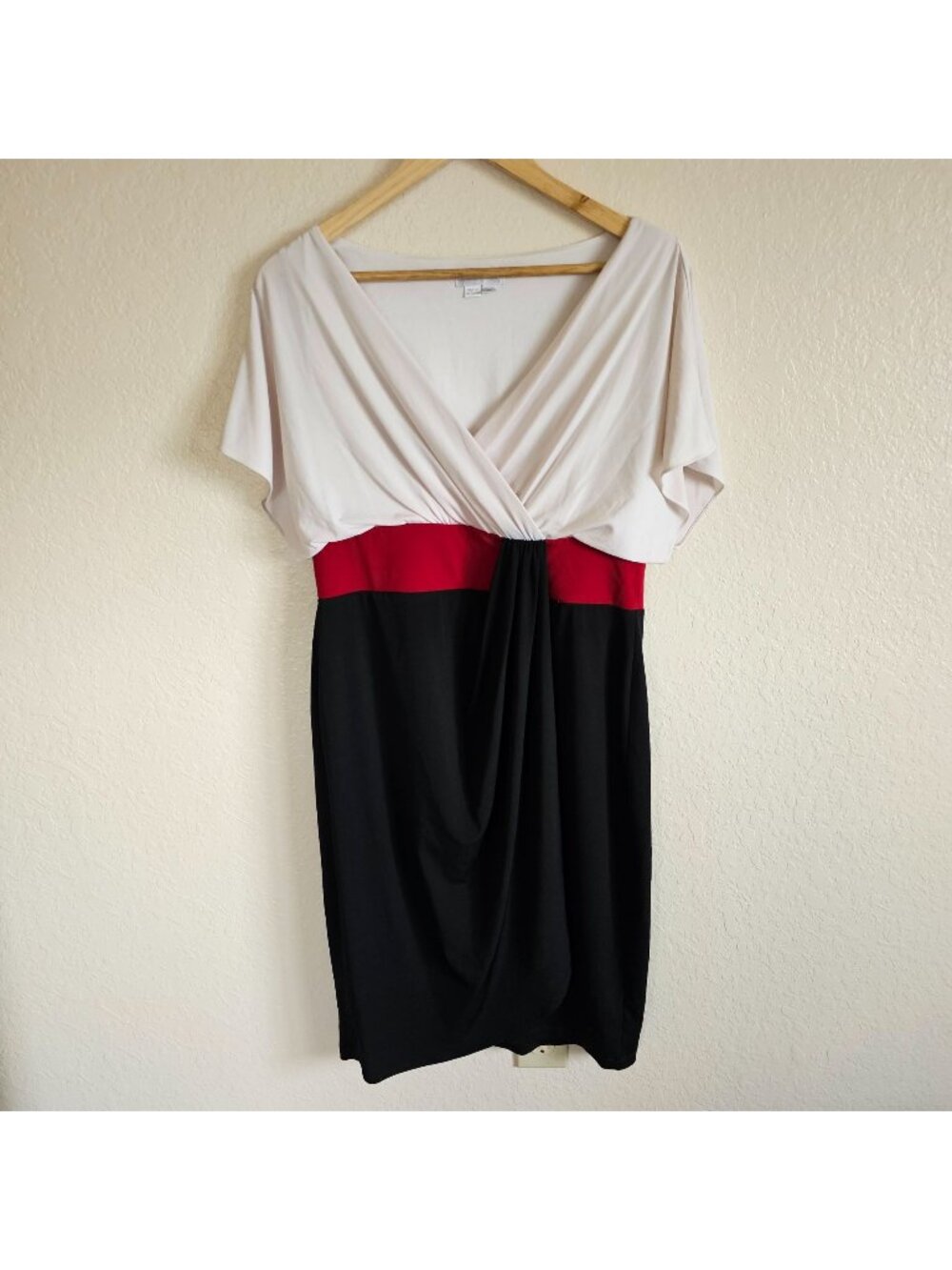 London Times Colorblock White Red Black V-Neck Dress Size 12
